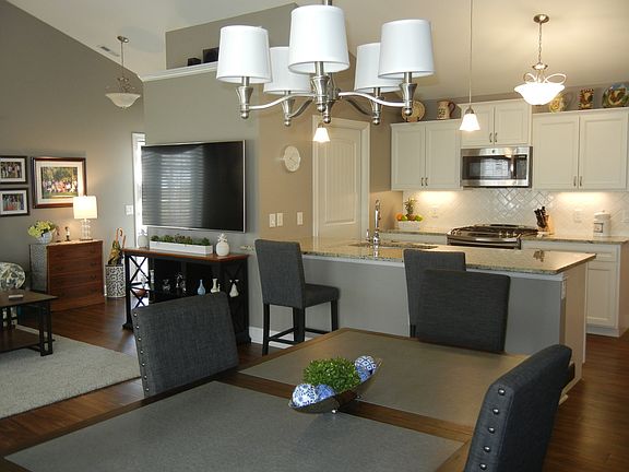 4th image of 2057 Somerset Ln #2057