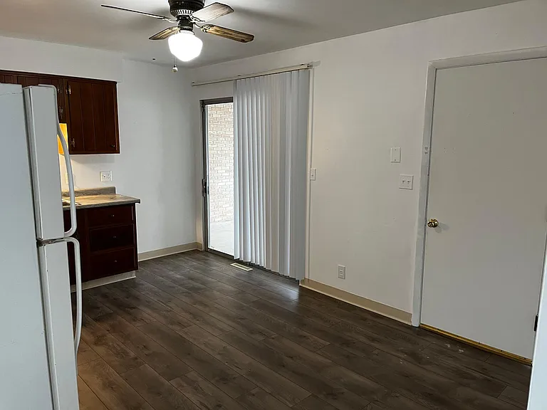 2111 Avalon Cir #2111 — Photo 5