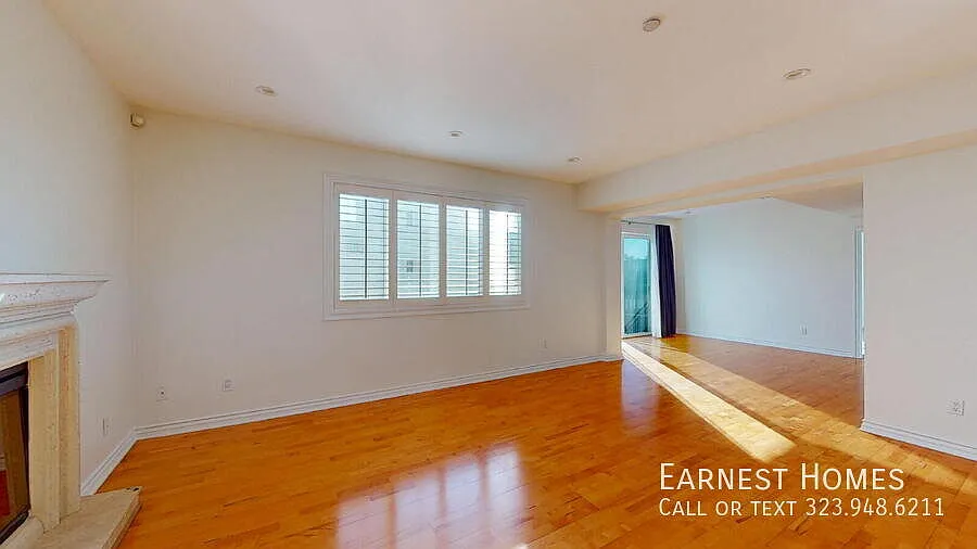 Spacious 2-Bed West LA Condo with Balcony, In-Unit Laundry & in Prime Location — Photo 4