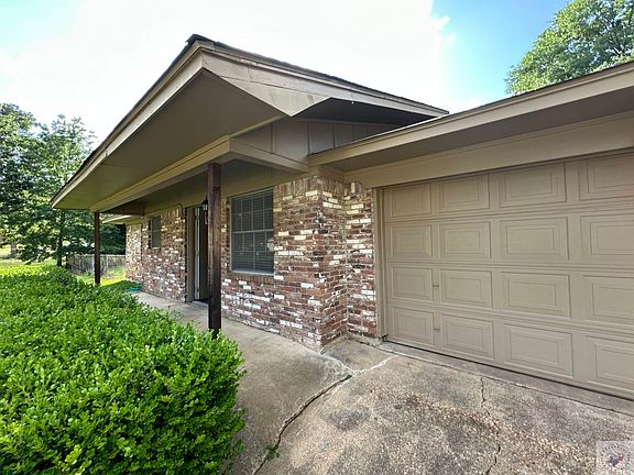 2nd image of 119 San Saba Ln