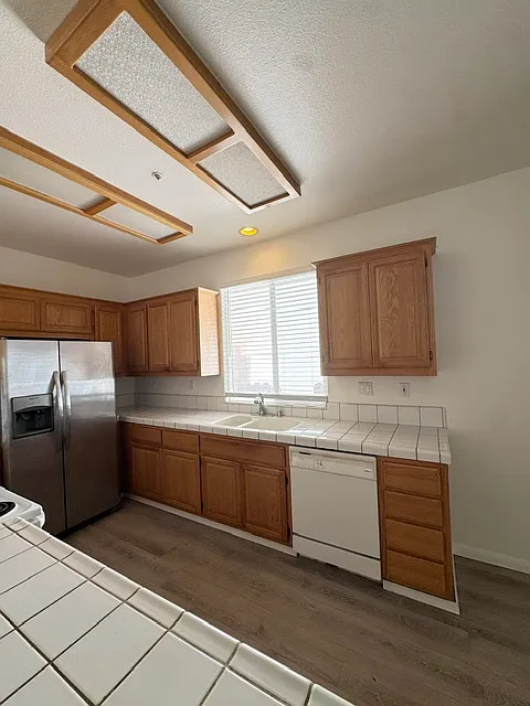 3 bed, 1585 sqft, $3,700 — Photo 4