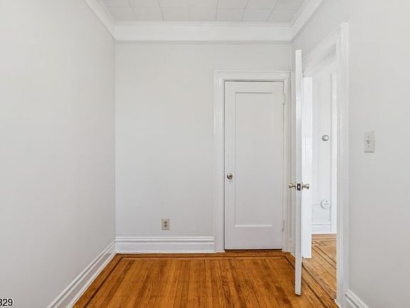4th image of 463 Pavonia Ave Floor 2