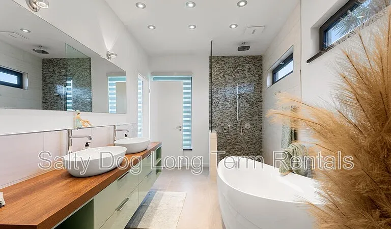 3001 John Anderson Dr — Photo 13