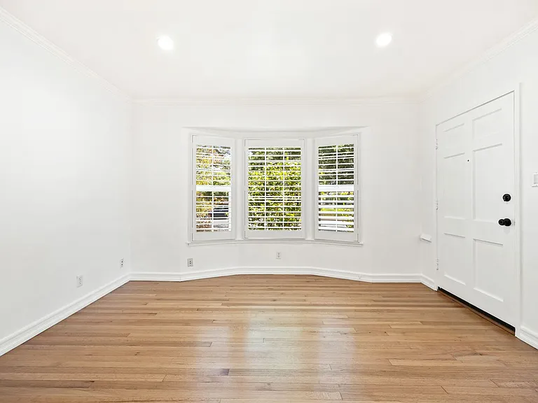 1041 Rose Ave — Photo 2