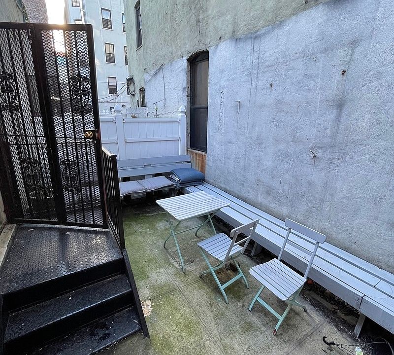 1st image of 1608 Lexington Ave APT 1