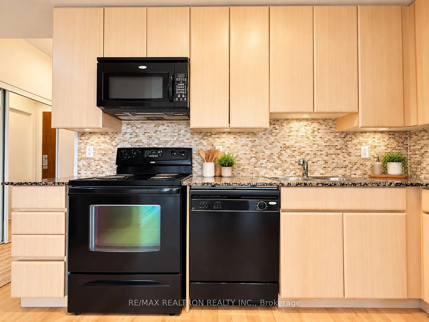 30 Canterbury Pl — Photo 4