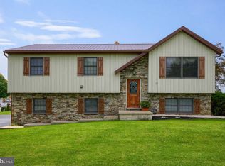 516 Airport Rd, New Holland, PA 17557