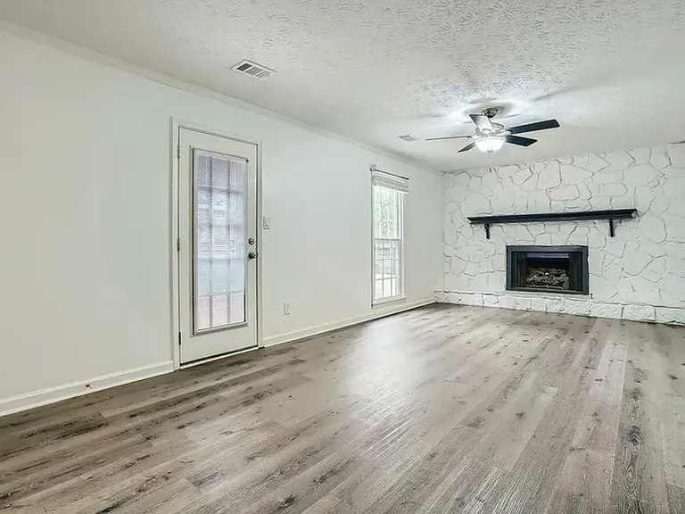 130 Grandchester Way — Photo 4