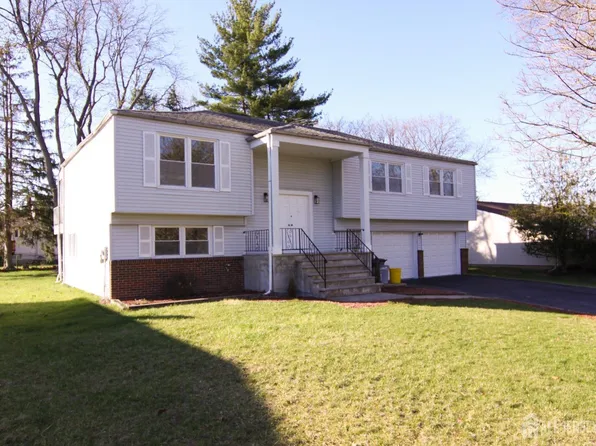 6 Joan St, Kendall Park, NJ 08824