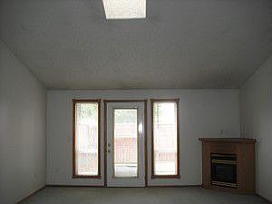 3rd image of 105 NE Coast Pine Ave APT A