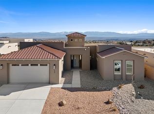 20 Confianza St, Los Alamos, NM 87544
