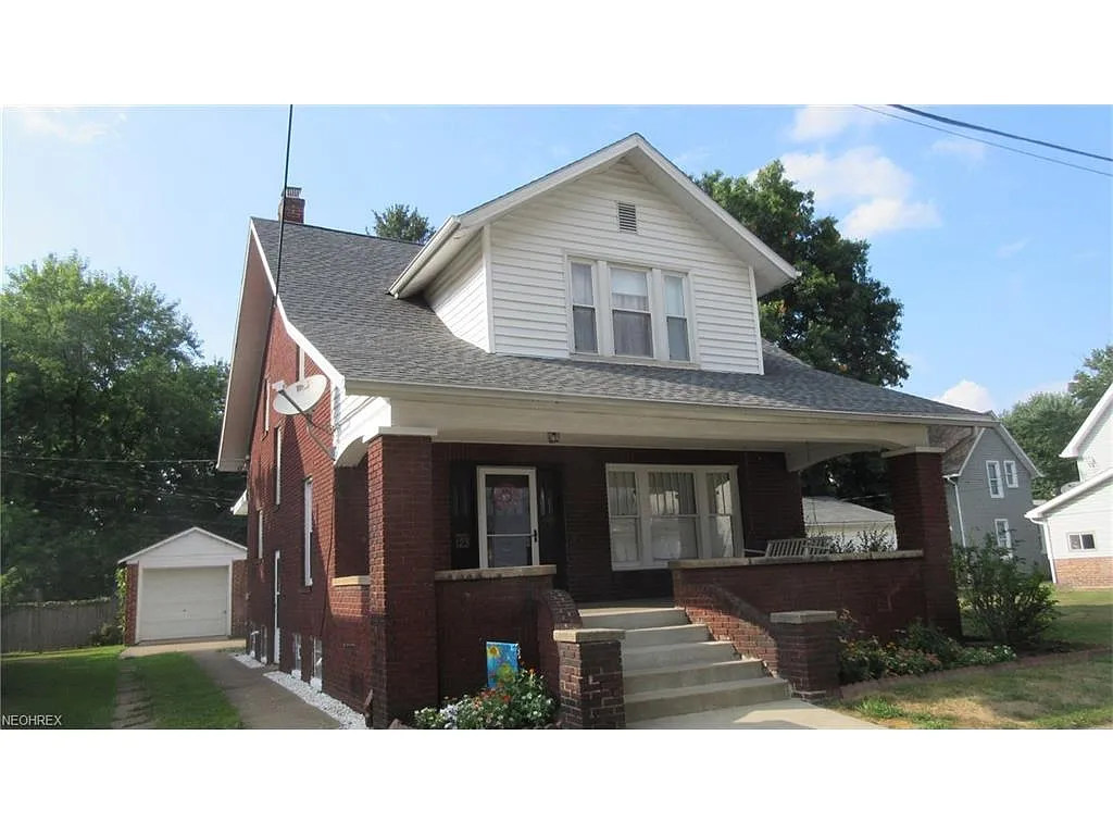 123 E 6th St photo 1
