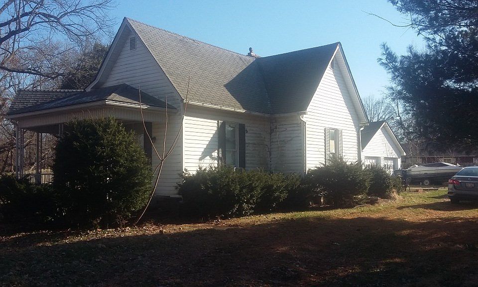 2nd image of 201 W Sycamore St