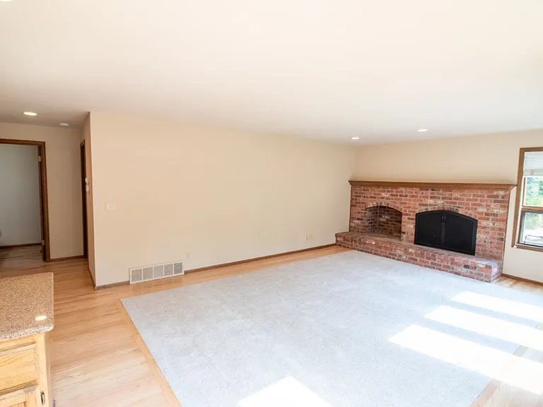 24435 SE 42nd Pl — Photo 11