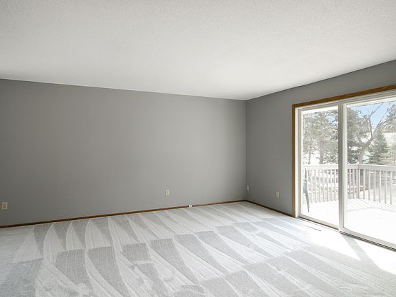 3rd image of 1113 Meadowview Dr