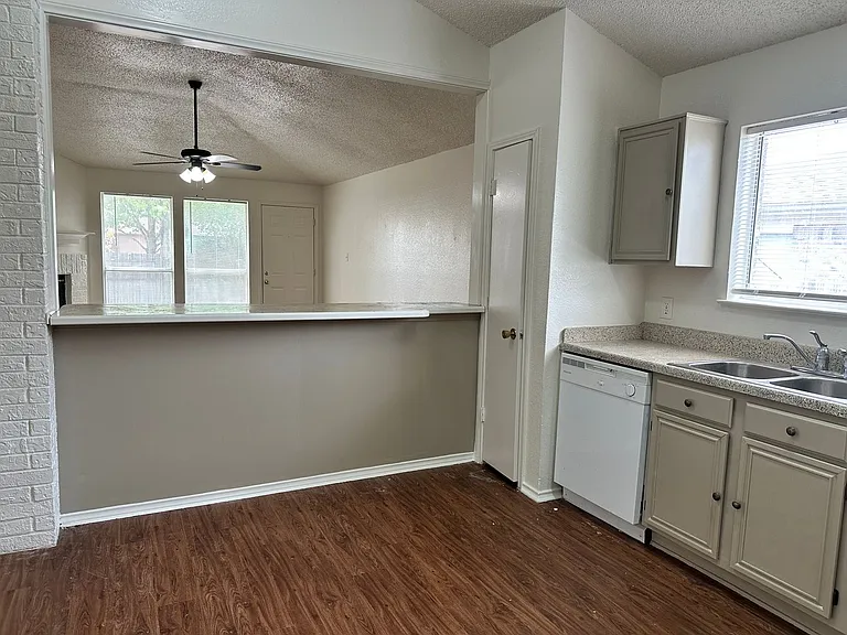 4024 Periwinkle Dr — Photo 9