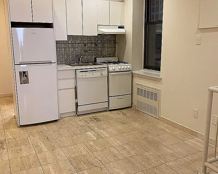 35 W 65th St #1C — Photo 1