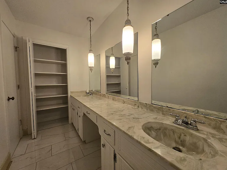 77 Northlake Rd — Photo 29