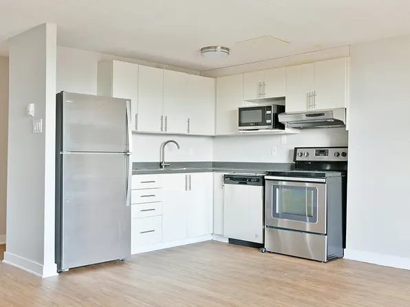 Navaho Walk-ups, 47 Deerfield Dr, Ottawa, ON K2G 3R7