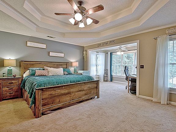 5th image of 30 Woodridge Pl