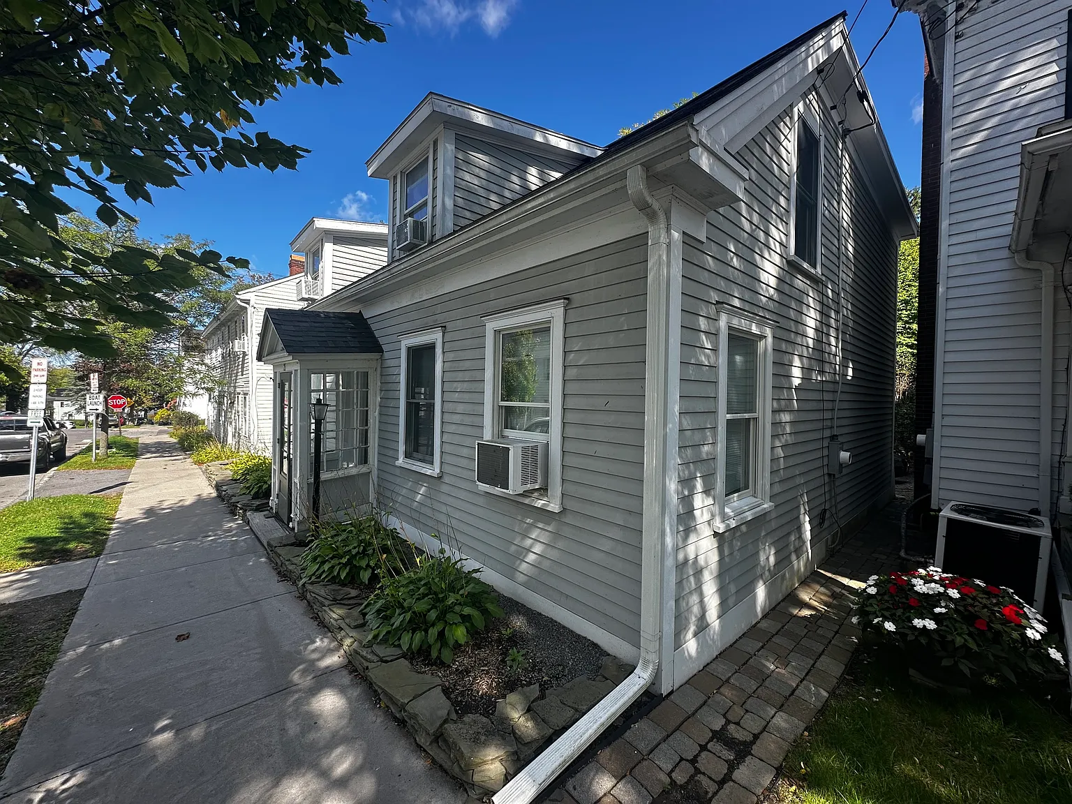 4 bed, 2195 sqft, $2,800 — Photo 3