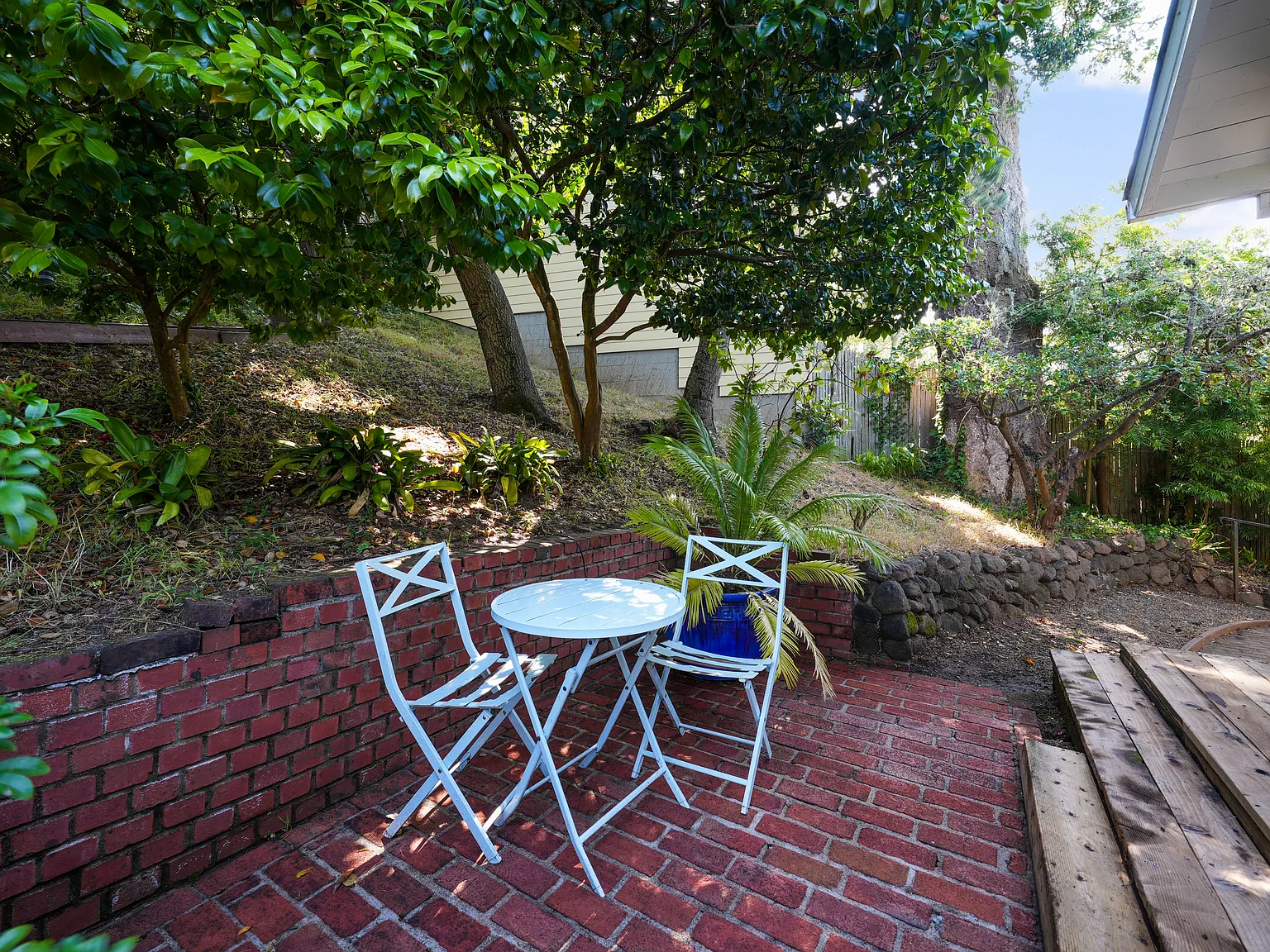 3 bed, 3.5 bath, 2750 sqft, $8,495 — Photo 2