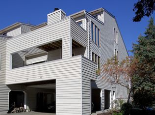 702 Mainsail Ln, Secaucus, NJ 07094