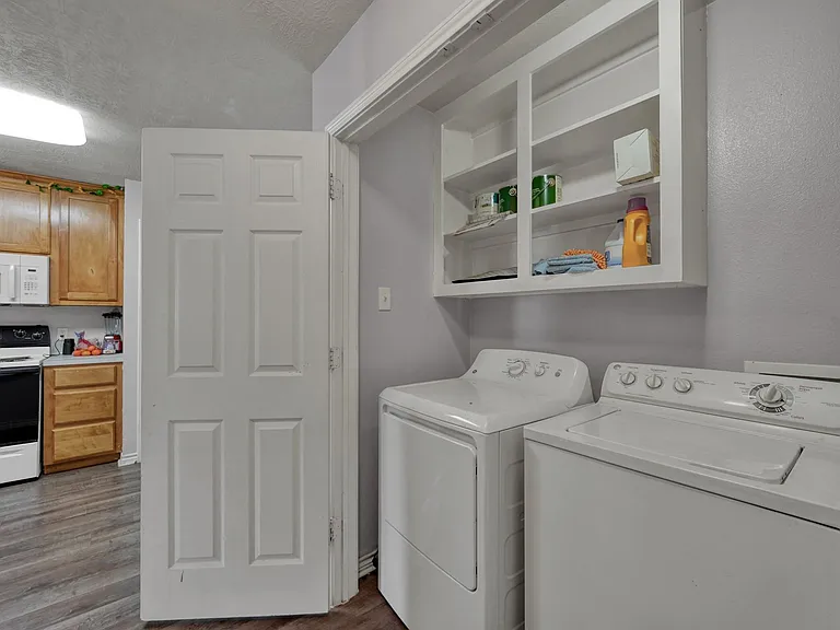410 Freeman Ave — Photo 11