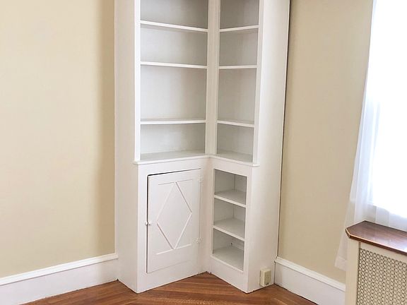 Built in bookcase living rm
