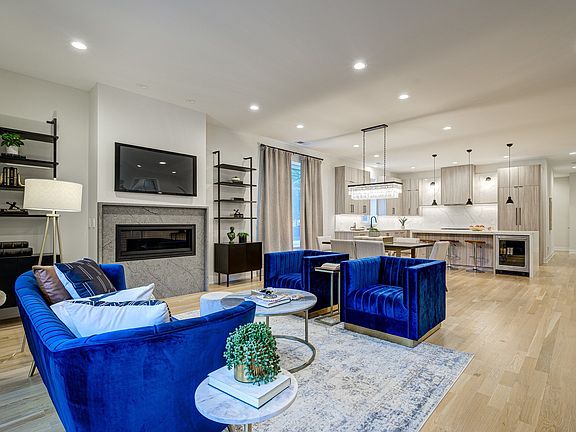 4th image of 2116 N California Ave #2