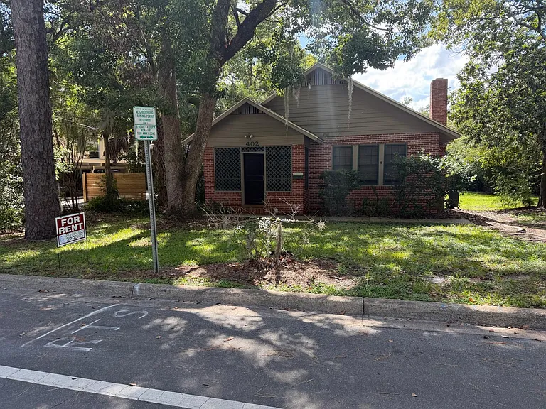 402 NW 20th St — Photo 1