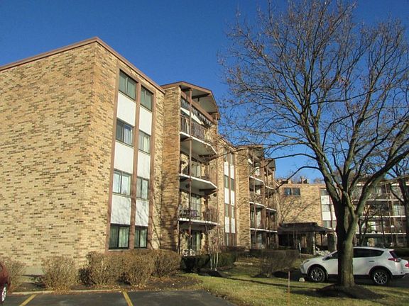 3rd image of 250 W Parliament Pl APT 112