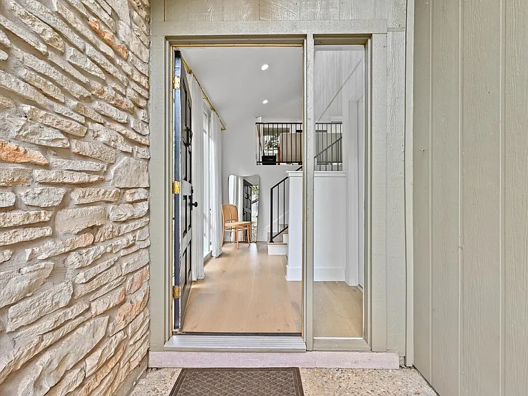 1821 Westlake Dr #105 — Photo 2
