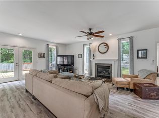 1690 N Stardust Ln, Fayetteville, AR 72701