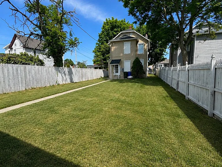 909 Corbett St — Photo 35