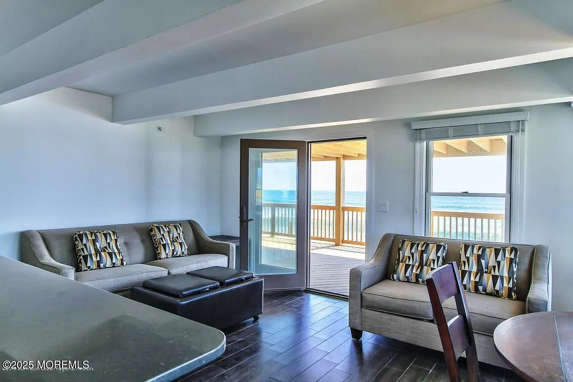 2 bed, 900 sqft, $3,500 — Photo 4