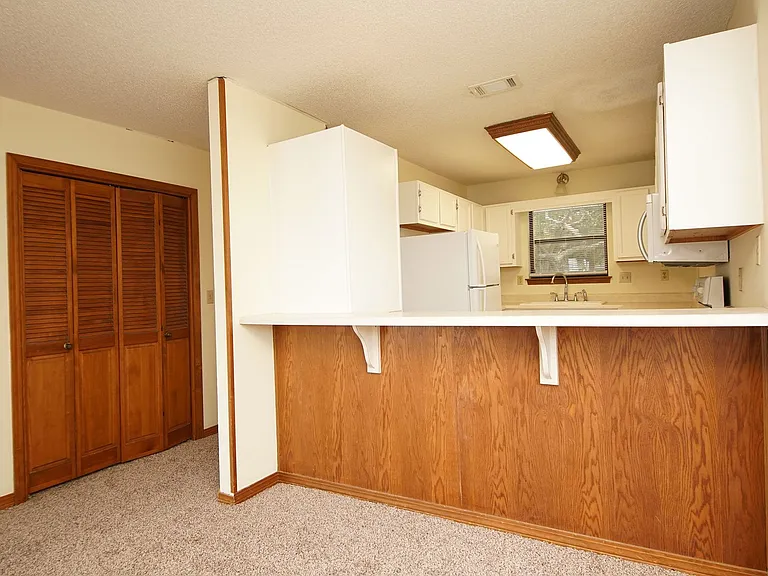 561 Bayshore Dr — Photo 13