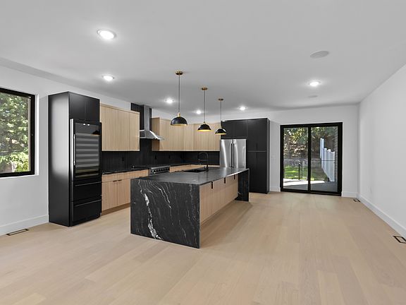 2nd image of 704 Chestnut St #A