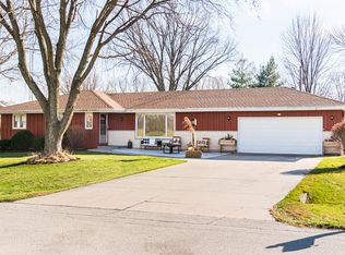 158 Rowantree Rd, Sycamore, IL 60178