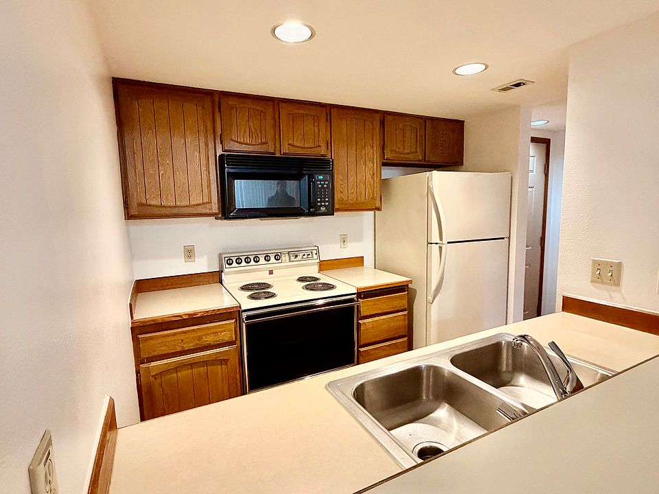 1st image of 9725 Independence Dr #104