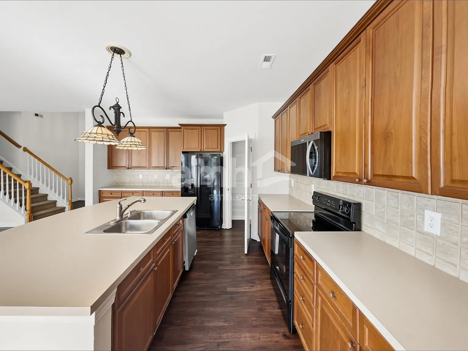 4 bed, 3.0 bath, 2718 sqft, $2,705 — Photo 3