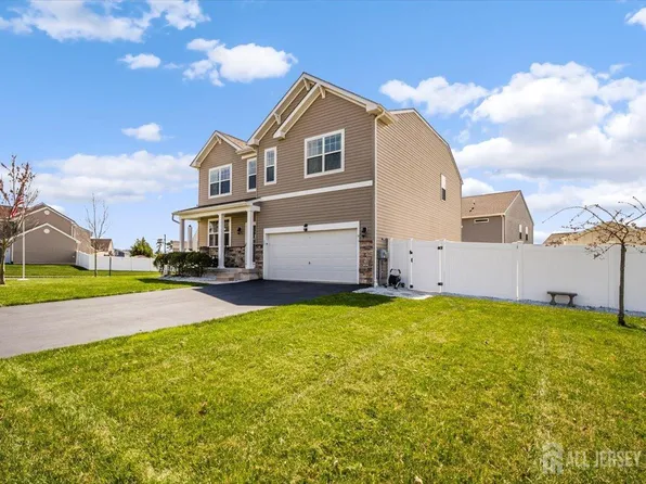 33 Savannah Dr, Barnegat, NJ 08005