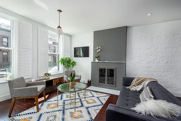 Sold by Compass | media 1