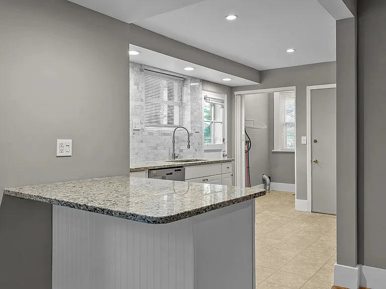 830 Purdue Ave — Photo 10