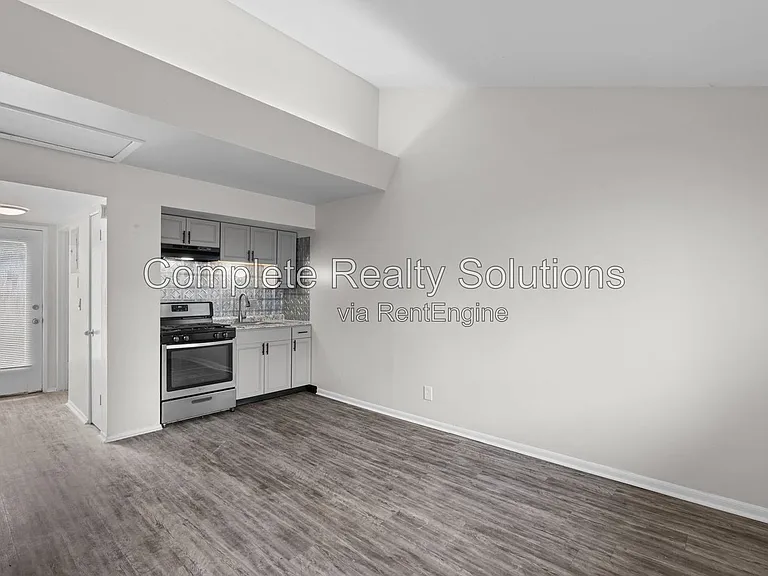 2323 Woodson Rd #E — Photo 5