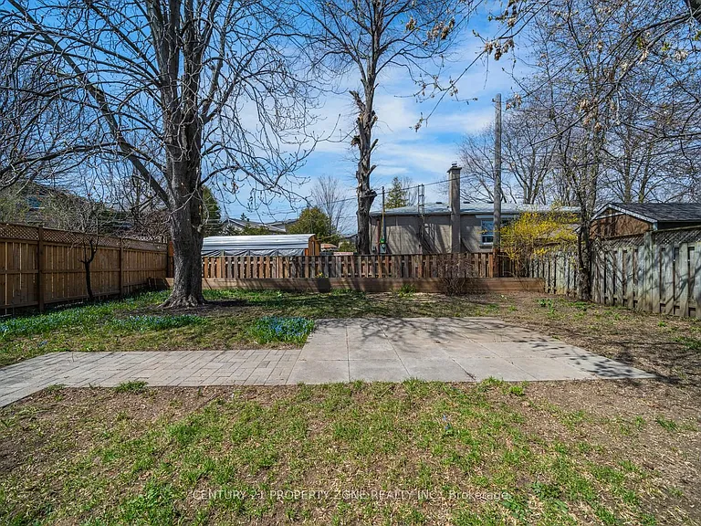 203 Toynbee Trl — Photo 45