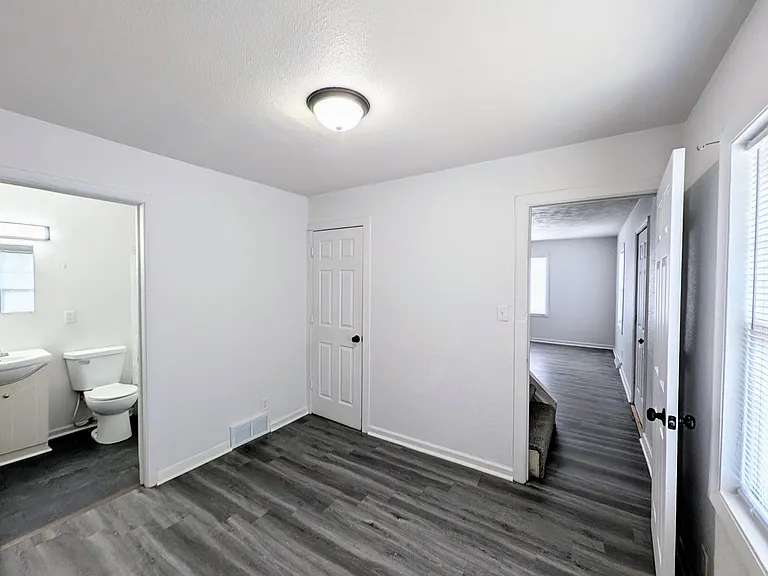 822 8th Ave #1 — Photo 7