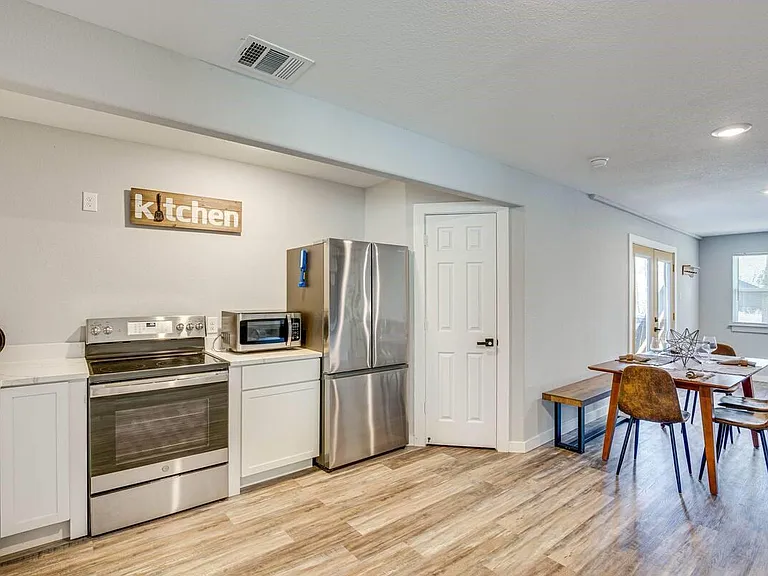 5248 Sam Houston Dr — Photo 10