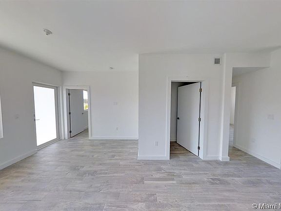 4th image of 321 S Shore Dr APT 7