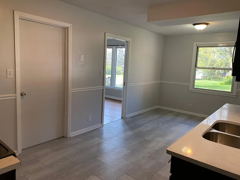 47 Hillsboro Rd — Photo 6